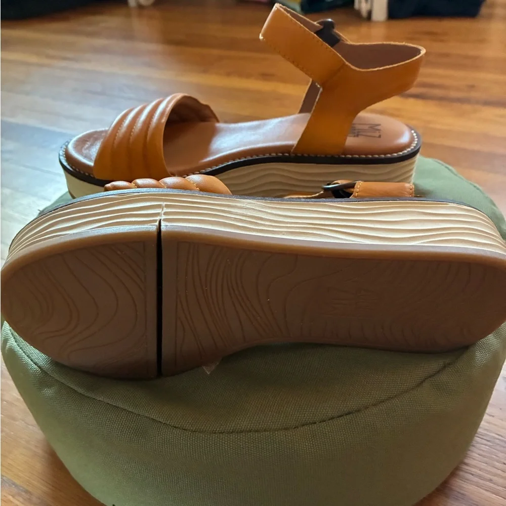NEW - Miz Mooz orange leather sandals —  size 37 - Picture 4 of 6